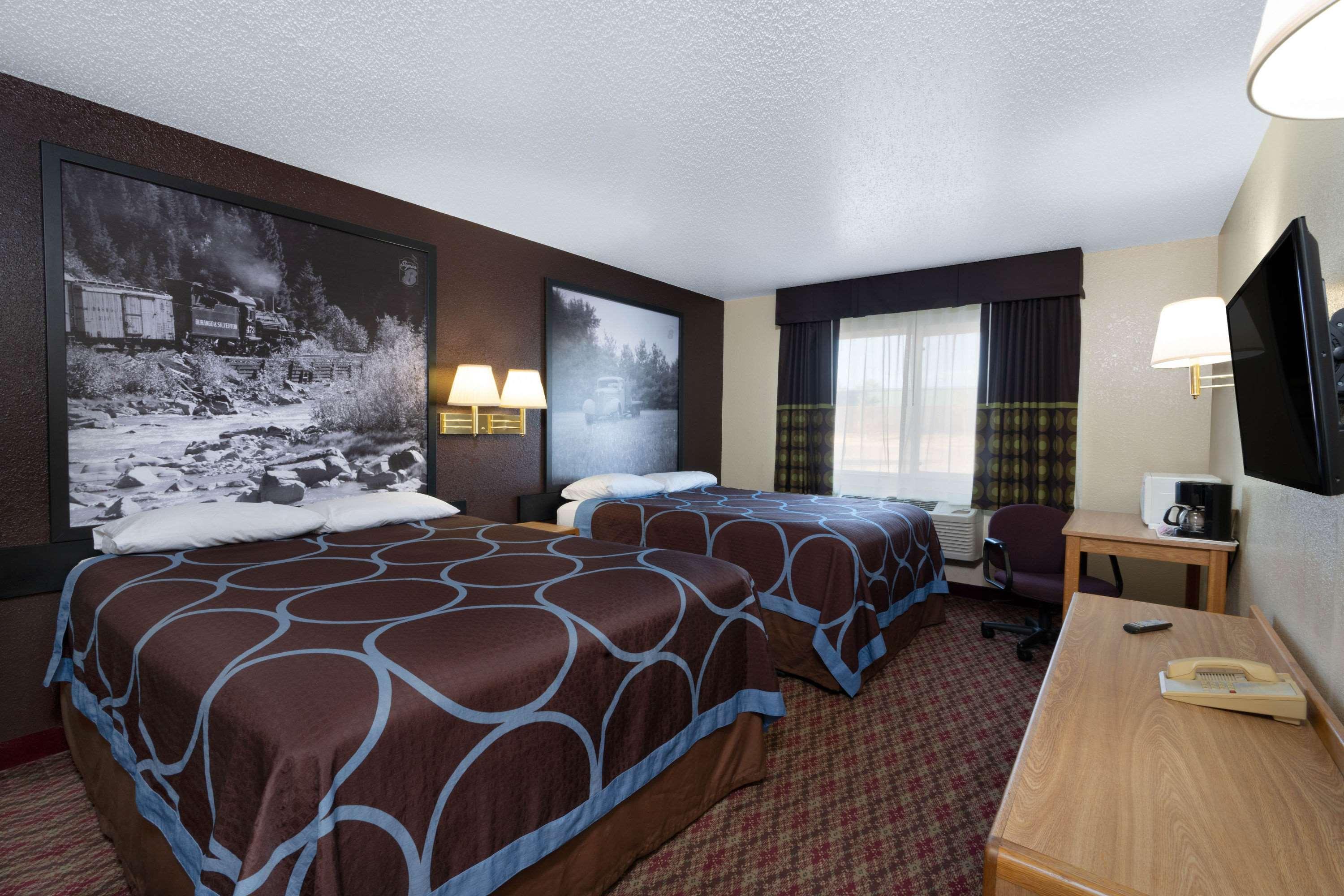 Super 8 By Wyndham Fountain Hotel Exterior photo