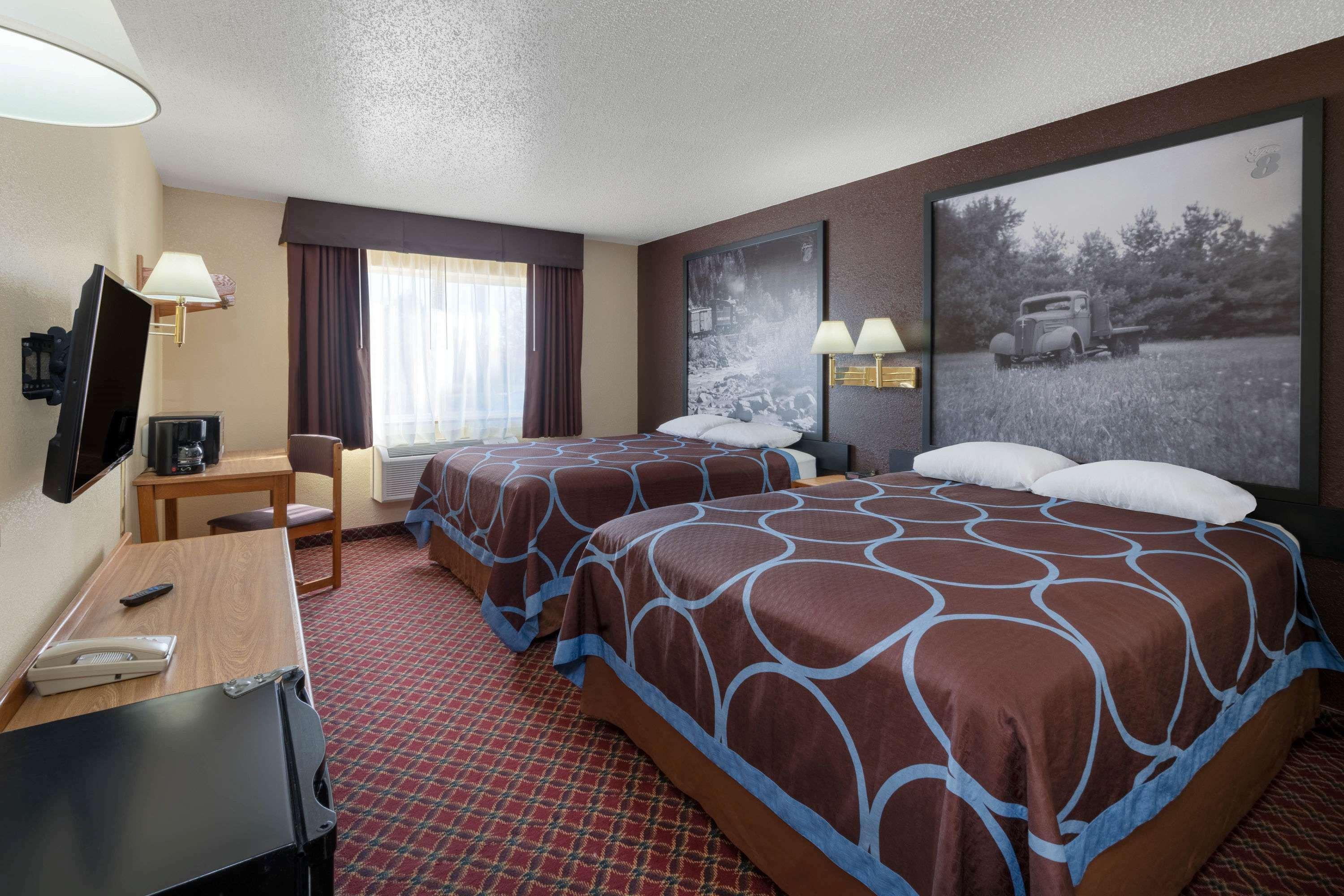 Super 8 By Wyndham Fountain Hotel Exterior photo